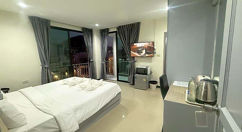 Yanud Hotel