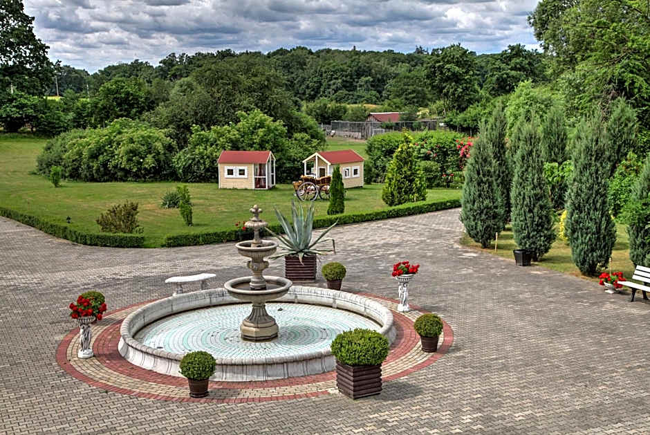 Zespół Pałacowo-Parkowy Bądzów