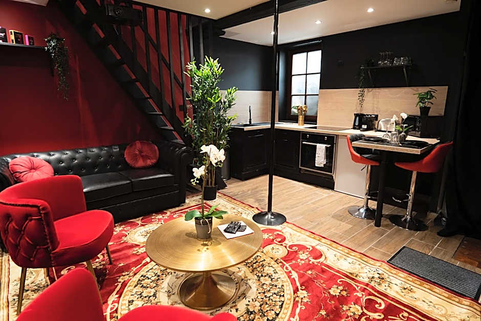 Capsule Secret - Jacuzzi - Netflix & Home cinéma - Jeux de couple - Barre de pole dance