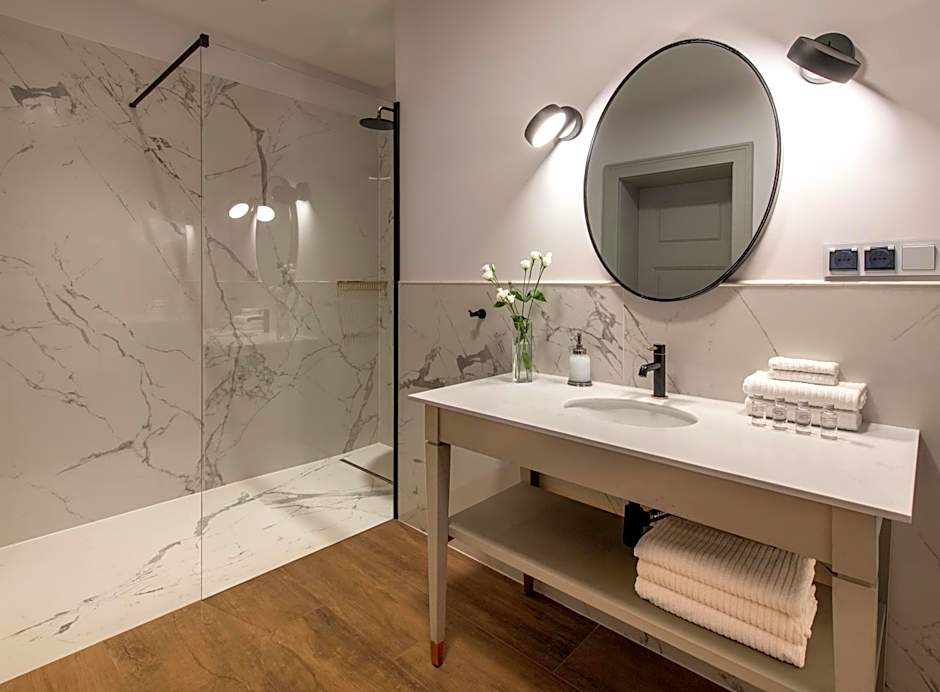 Zamek Sarny - Schloss Scharfeneck