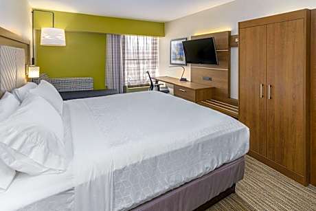 1 King Bed Standard Comm Accessible