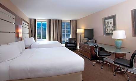 Studio with 2 Queen Beds