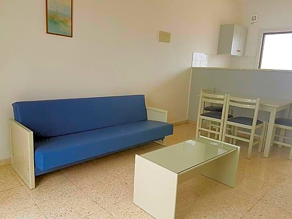 Cosmelenia Hotel & Apartments