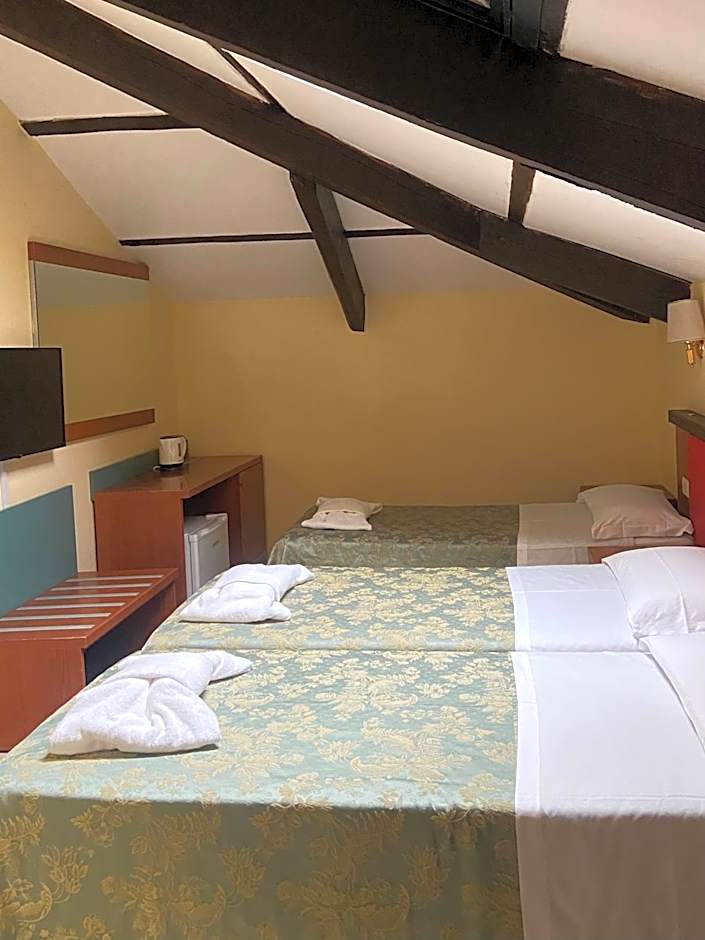 HOTEL CENTER 2