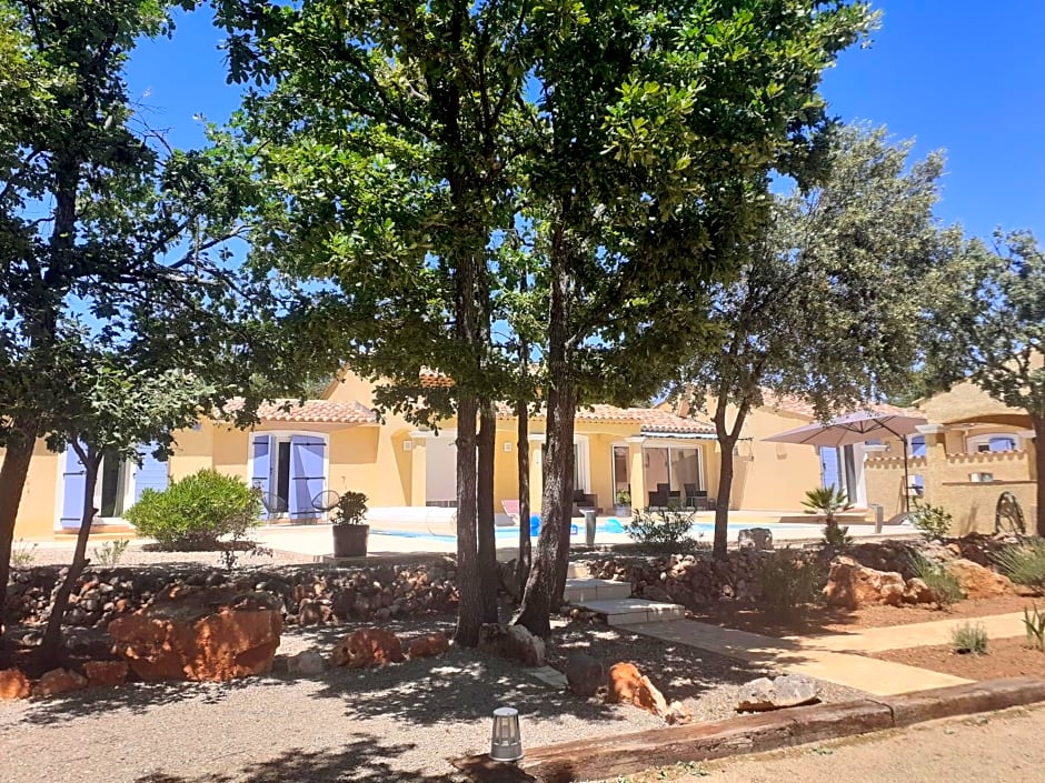 Authentique mas avec piscine en Provence