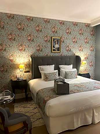 Deluxe Queen Room - Non-Smoking