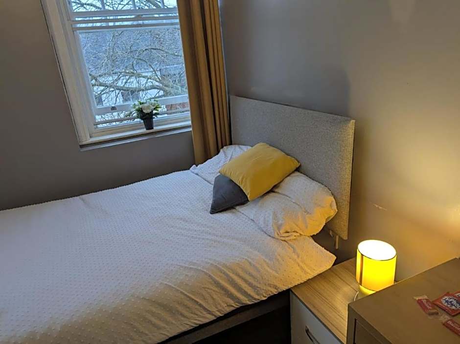 Darwin Stays - Service Accommodation in Newcastle under Lyme City Centre