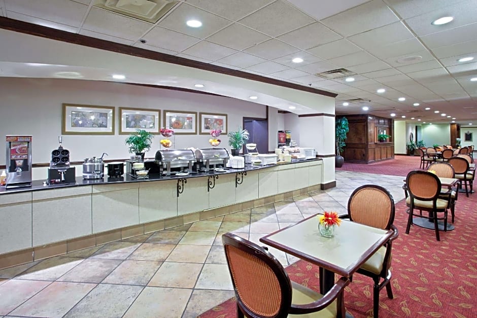 La Quinta Inn & Suites by Wyndham Downtown Conference Center