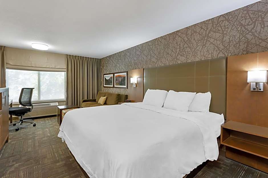 Best Western Plus Cottontree Inn
