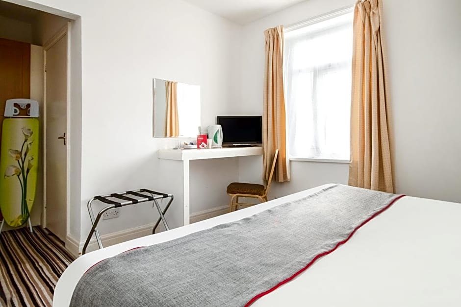 OYO The Contractor Hotel