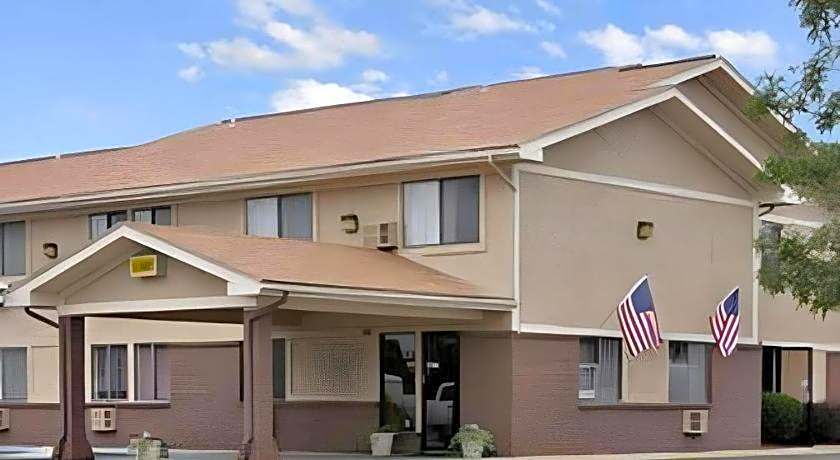Super 8 by Wyndham Franklin/Middletown Area