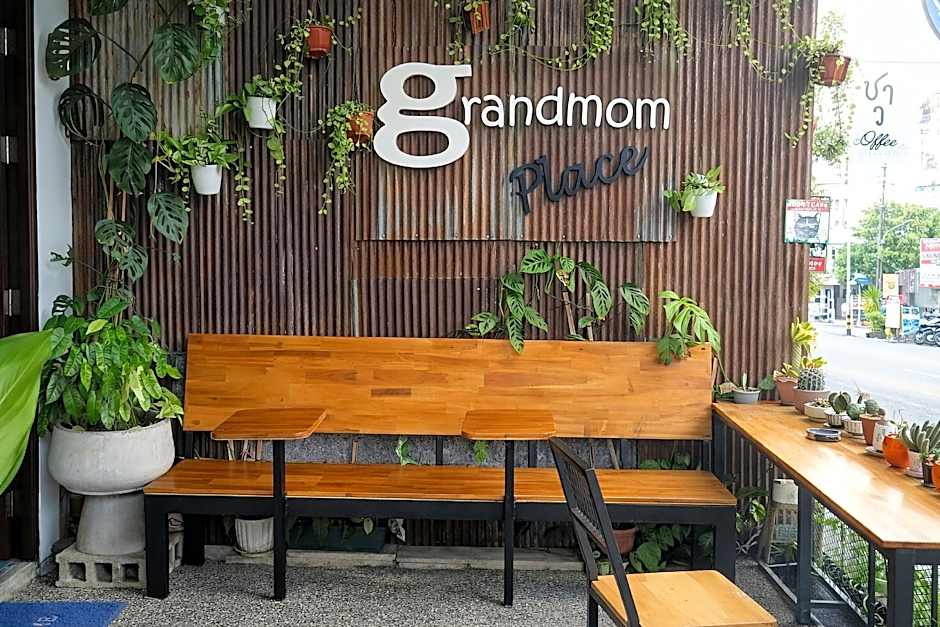 Grandmom Place