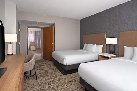 Two-Room Queen Suite with Two Queen Beds
