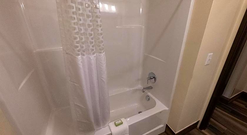 Cobblestone Inn and Suites Sheldon