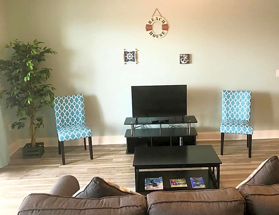 LAKETOWN 5 POOLs STEPS TO BEACH FAMILY FRIENDLY