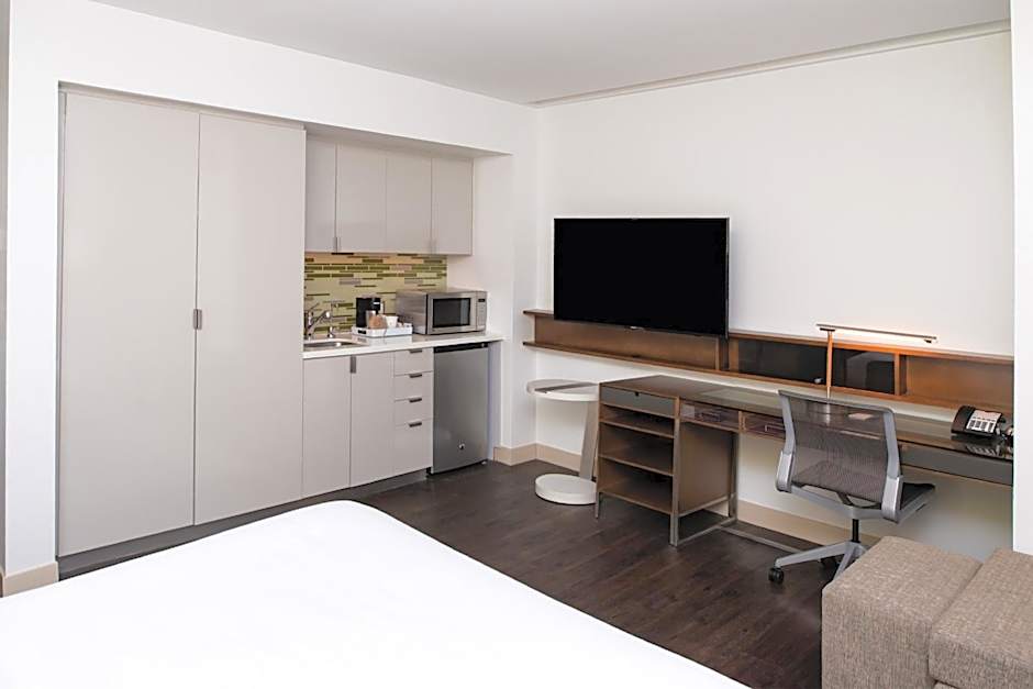 Photo 1 sur 3 de 1 King Bed Guestroom