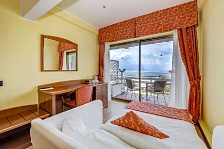 Superior King Room with Lake View