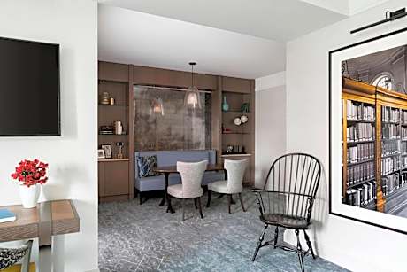 Luxury Suite, 1 Bedroom Larger Suite, 1 King, Sofa bed