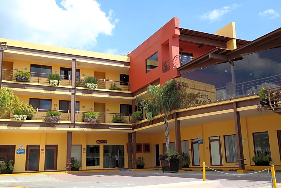 Hotel Plaza Bernal