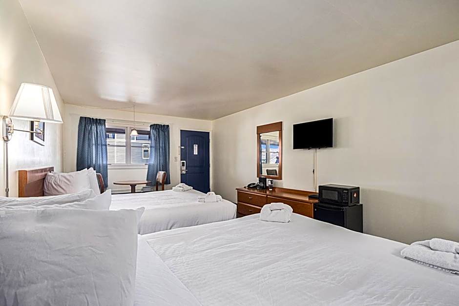 Ludington Pier House