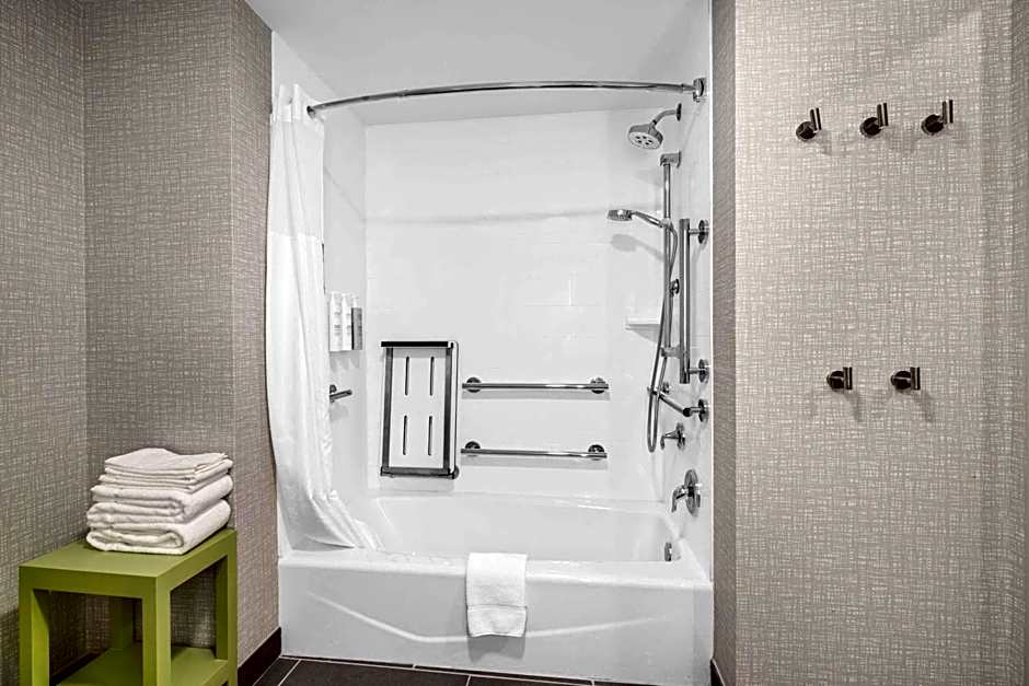 Hampton Inn & Suites Bakersfield Central