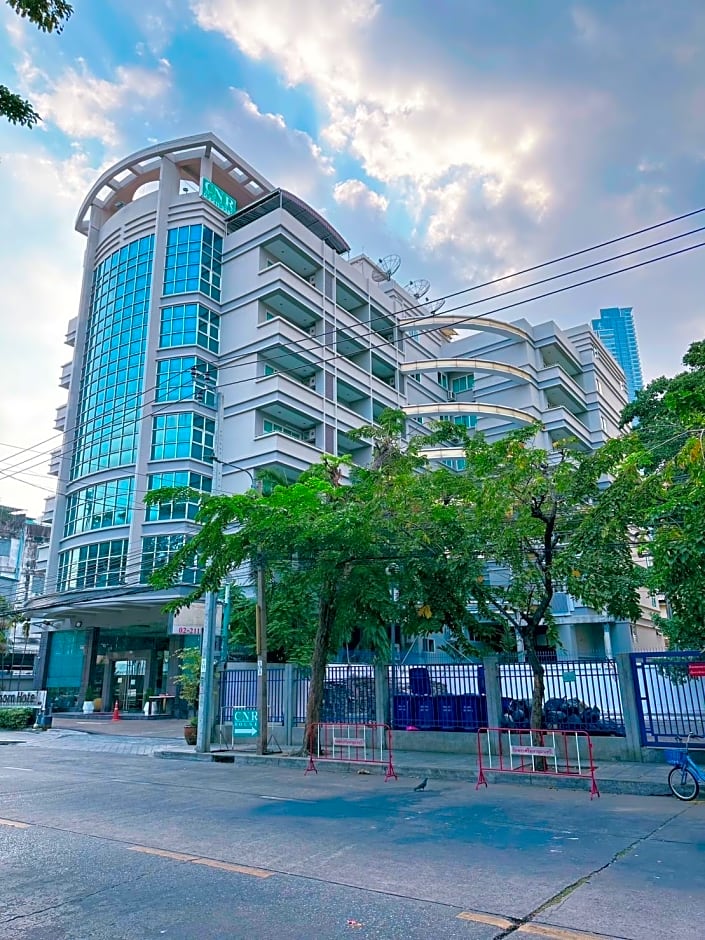 Miloft Sathorn Hotel