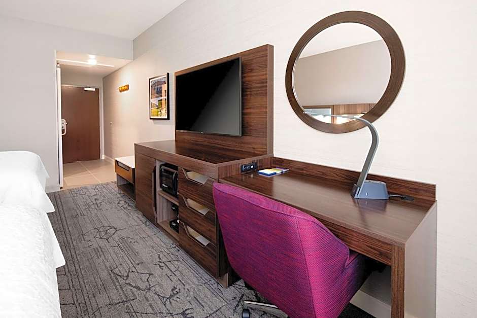 Hampton Inn By Hilton & Suites Gilroy, CA