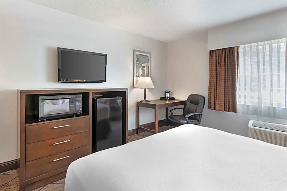 Best Western Plus Longbranch Hotel & Convention Center