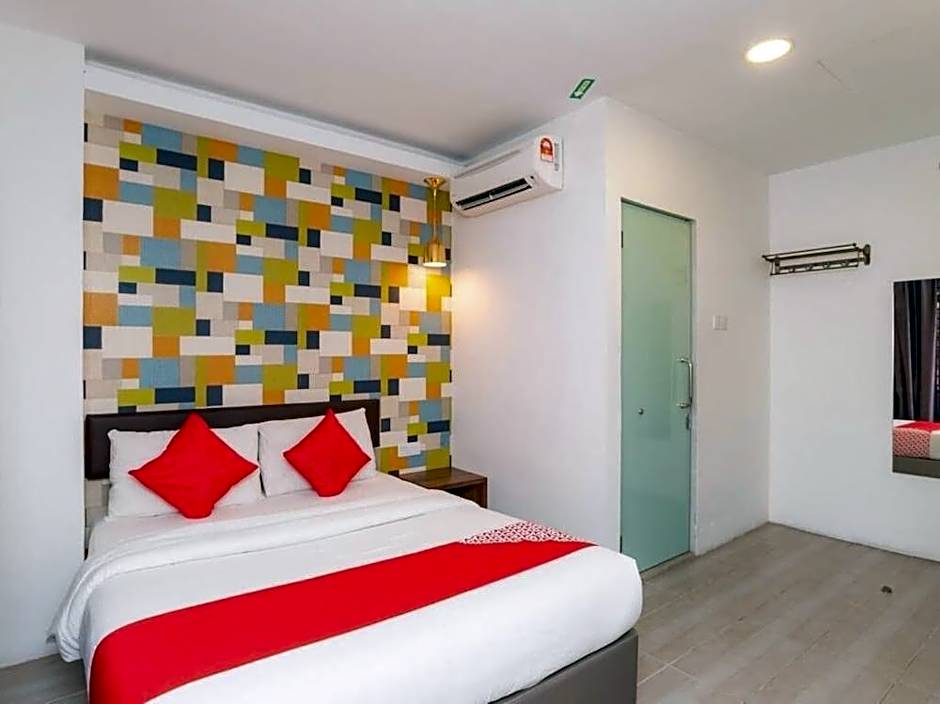 OYO 89355 Big Big Hotel