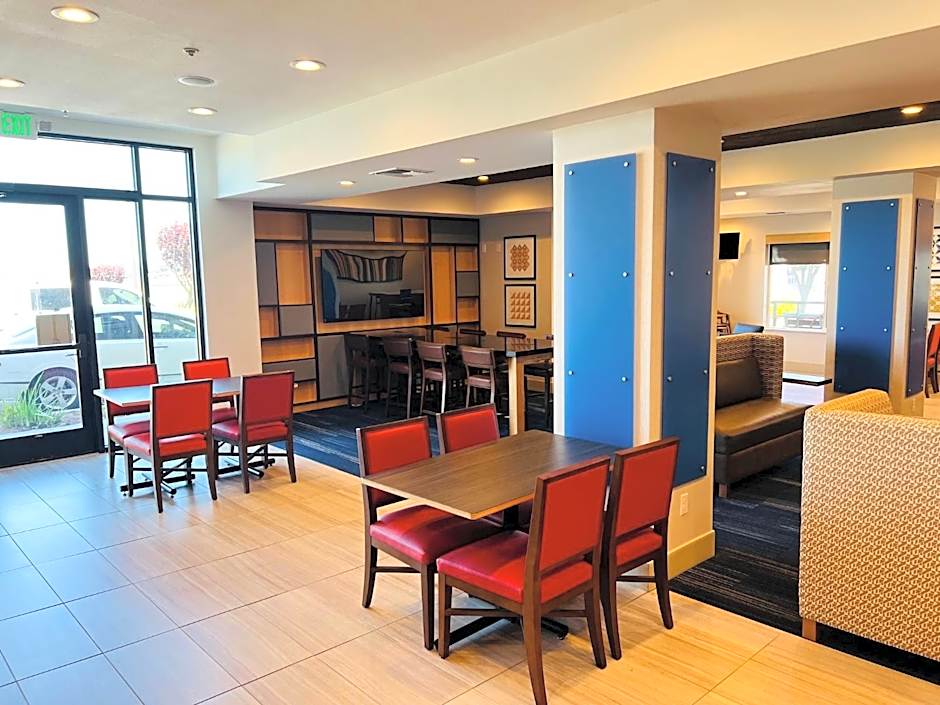 Holiday Inn Express Salinas By IHG