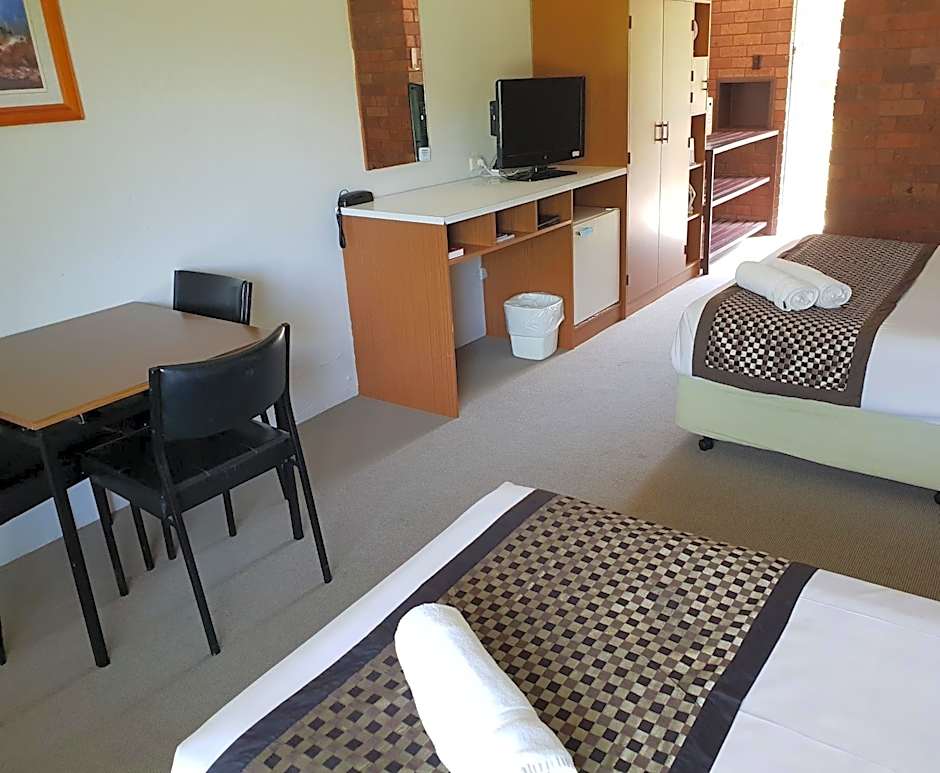 Motel Sierra - Bright