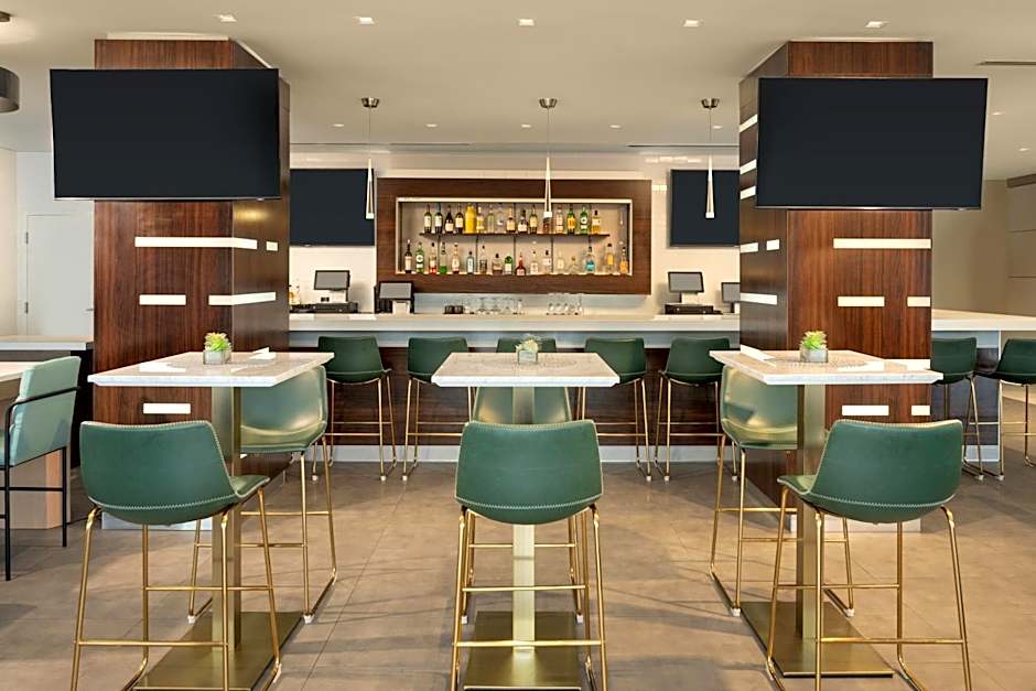 DoubleTree by Hilton Miami North I-95, FL