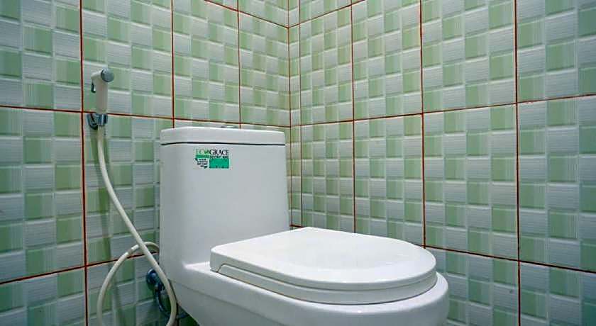 RedDoorz near Taman Makam Pahlawan Tatura