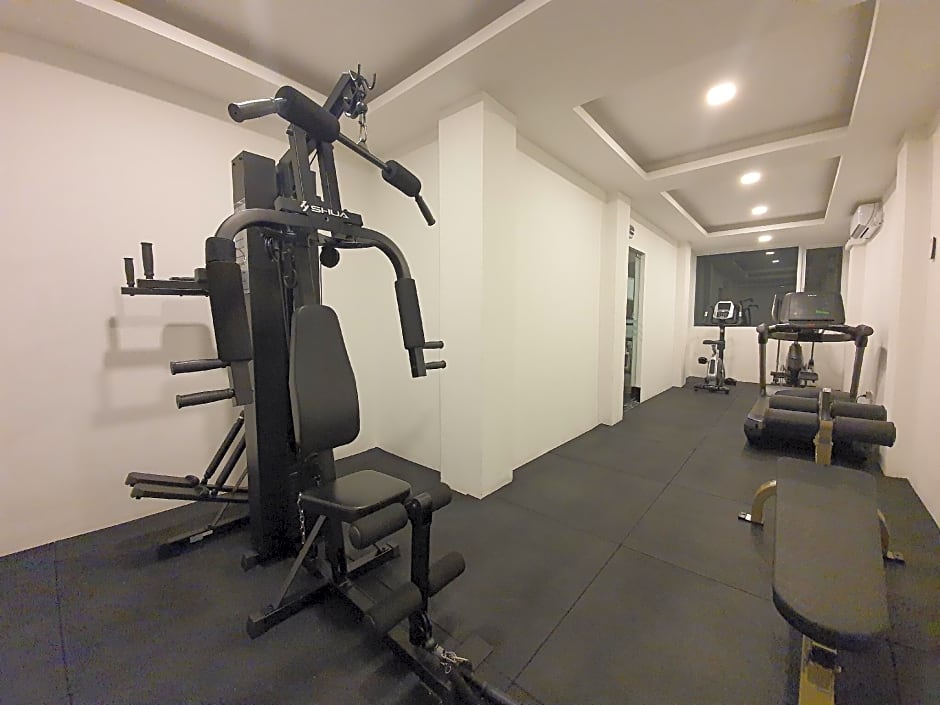 Clover City Center Plus Hotel