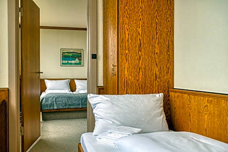 6-Bed Mixed Dormitory Room