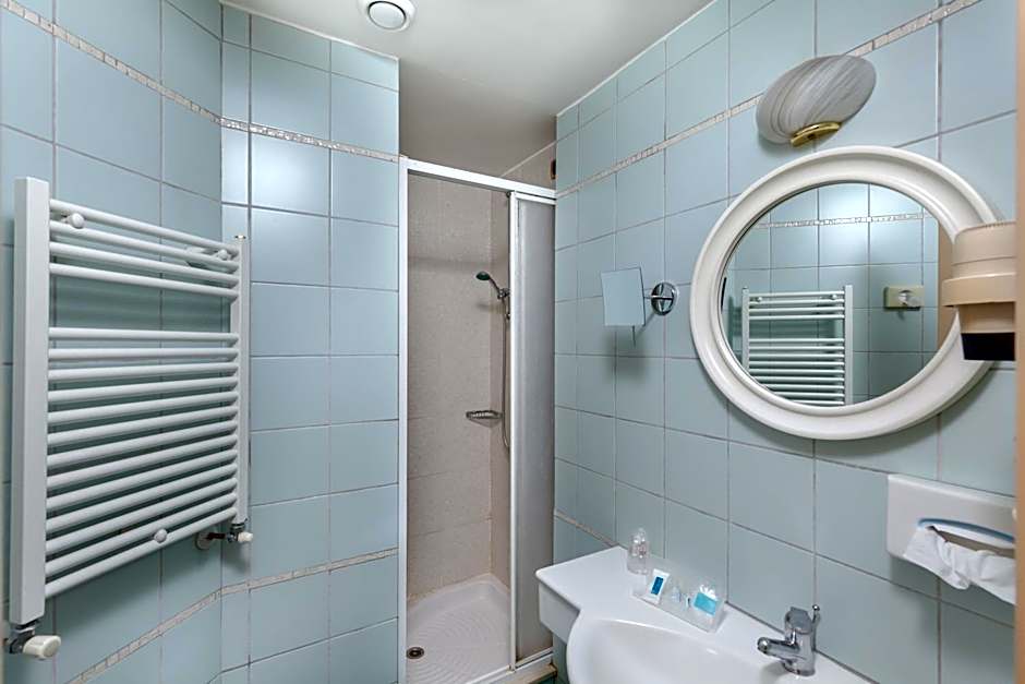 Photo 1 of 8 of Single Room