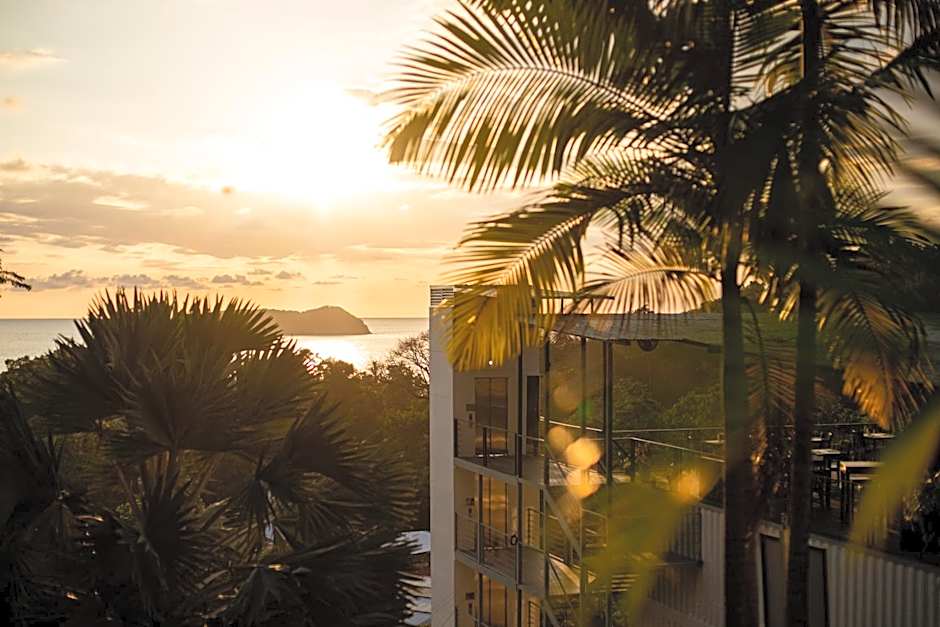 El Faro Containers Beach Hotel