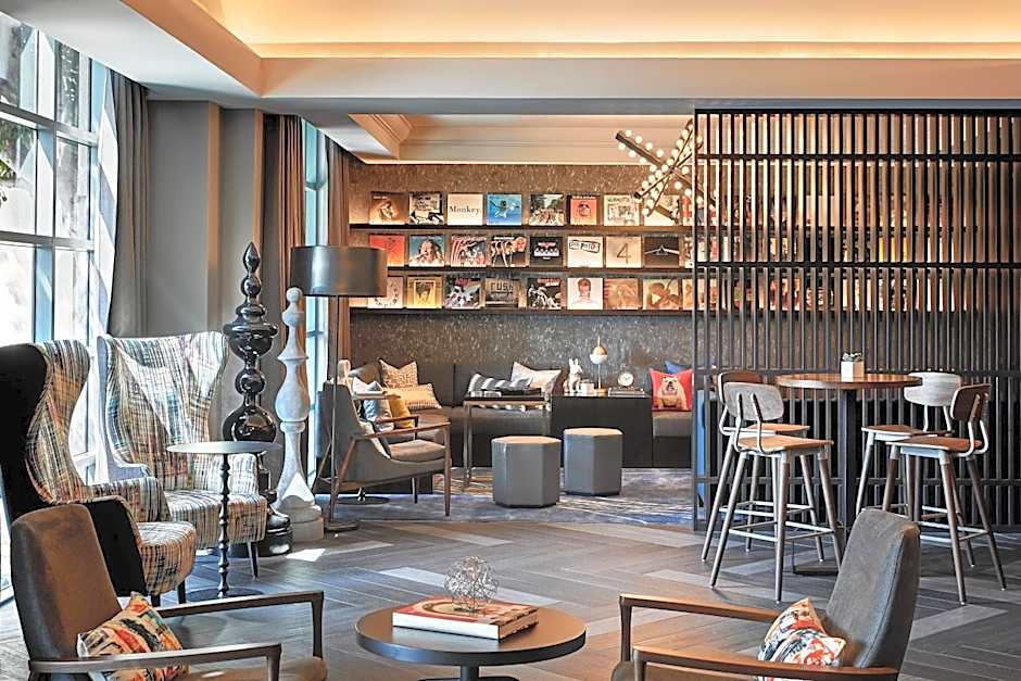 Renaissance Los Angeles Airport Hotel