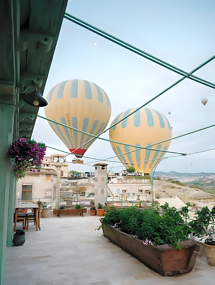Seki Cave Hotel – Wake Up to Hot Air Balloons