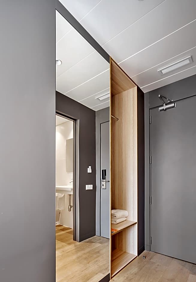 Photo 1 of 5 of Triple Room