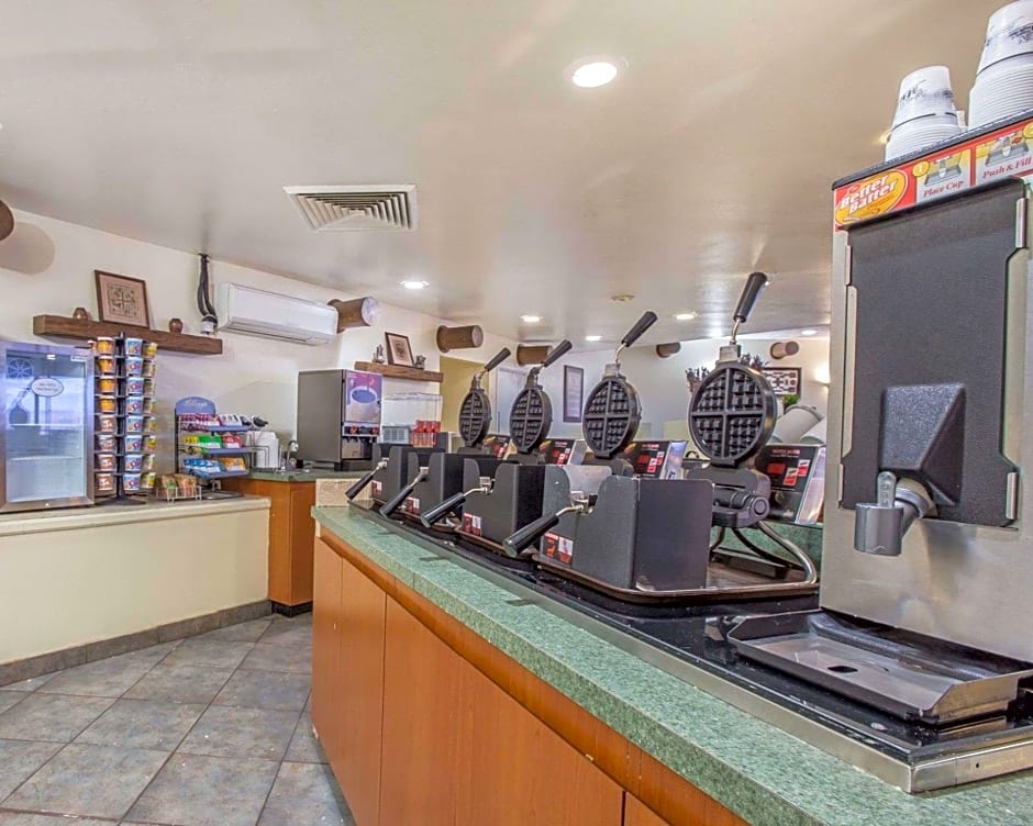 QUALITY INN VIEW OF LAKE POWELL - PAGE