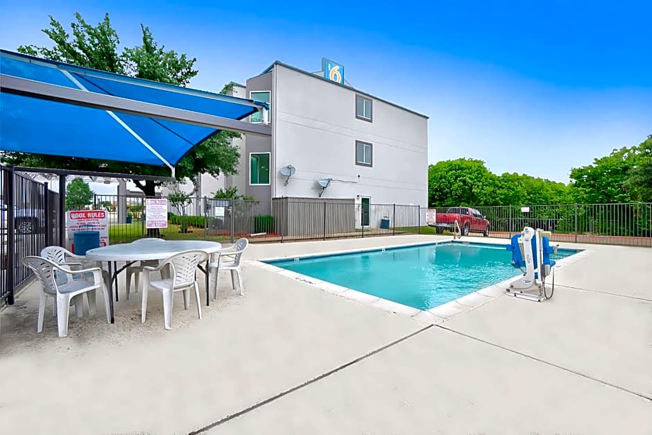 Motel 6-Benbrook, TX - Fort Worth