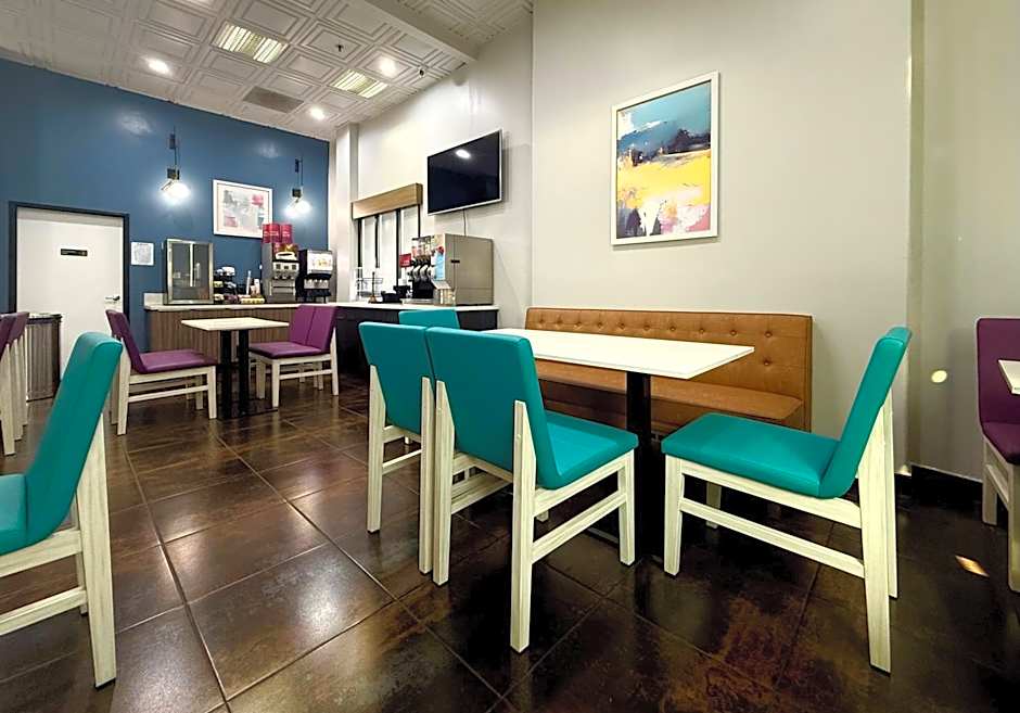 Best Western Plus Suites Hotel - LAX Airport LA Stadium
