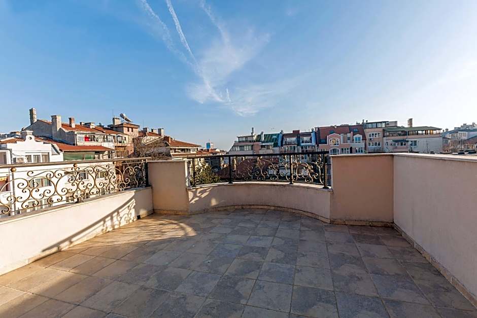 Семеен Хотел Опера