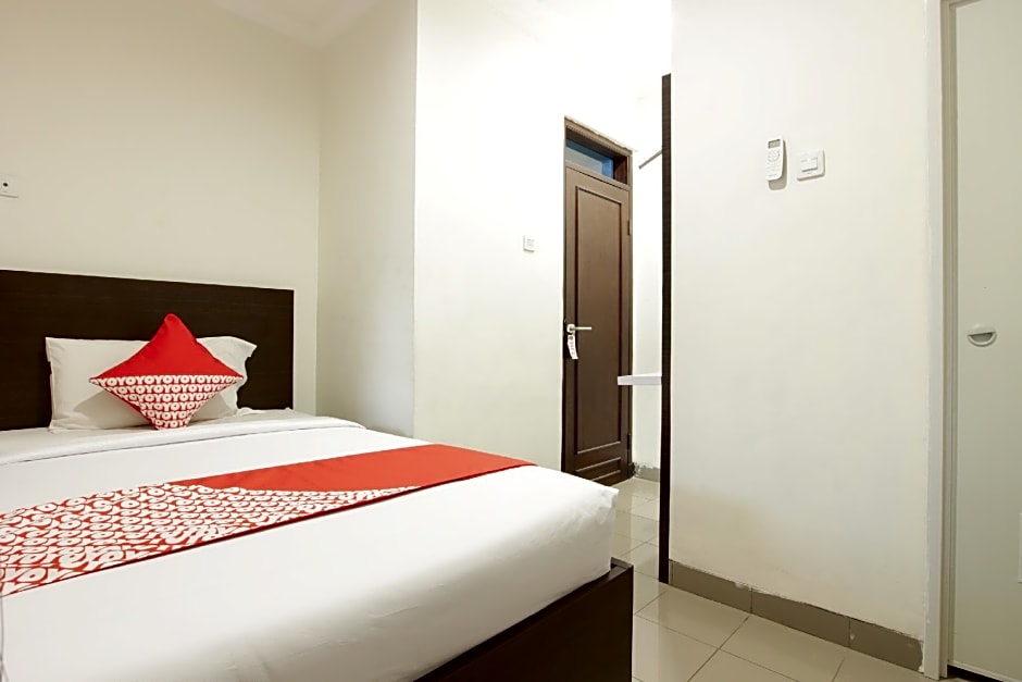 OYO 306 Koen Residence Near RS Gandaria