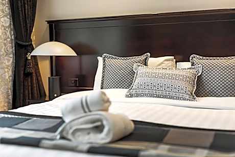 Deluxe King Suite