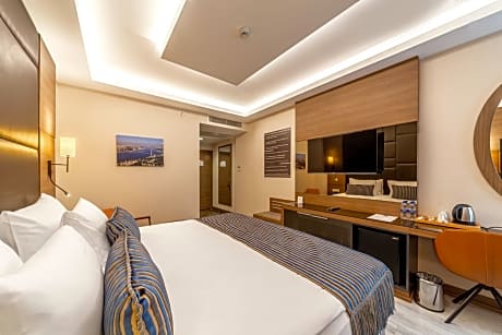 1 King Bed, Family Room, Bunk Bed, Non-Smoking