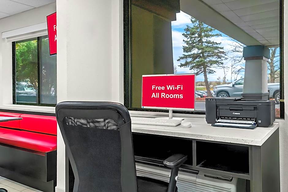 HomeTowne Studios by Red Roof Flint