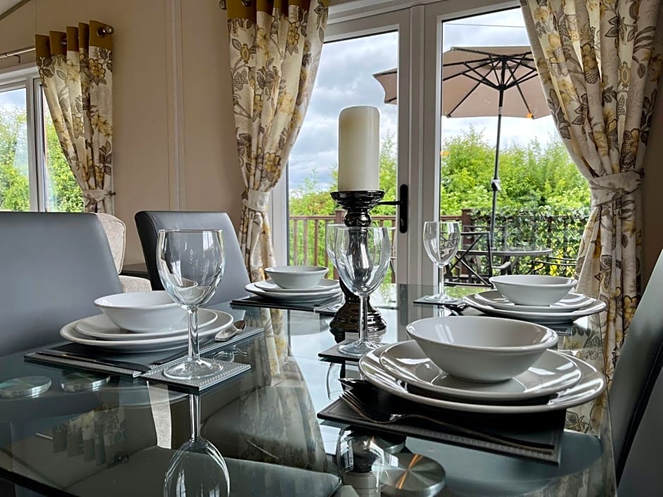 Buttercup Lodge With Hot Tub