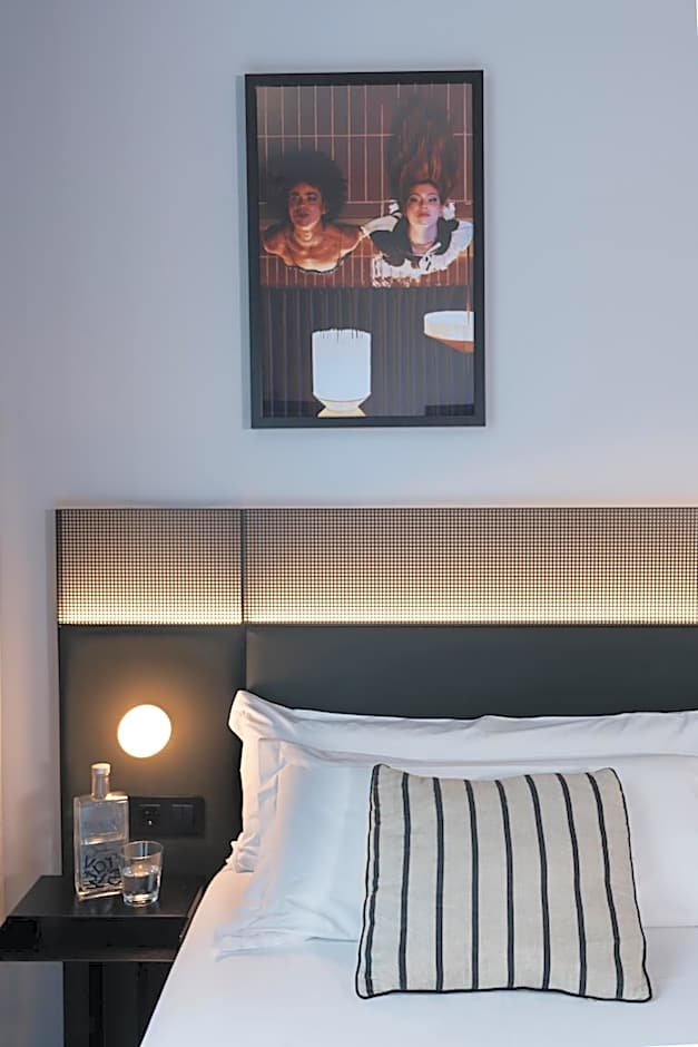 Chic & Basic Gravity